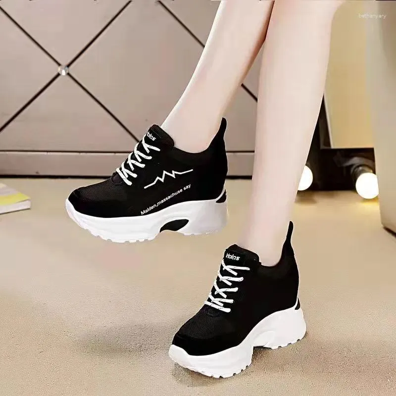 Lässige Schuhe Frauen vulkanisieren Sneakers Mode atmungsaktive Schnürhöhe Erhöhen Sie Leder Damen Kausale Plattform weiblich