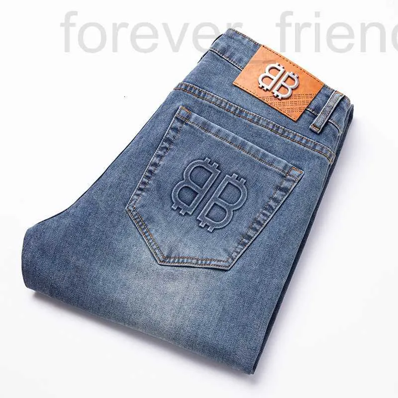 Heren jeans ontwerper lente/zomer dunne high -end European slanke fit kleine voeten trendy merk lichtblauwe broek xib0