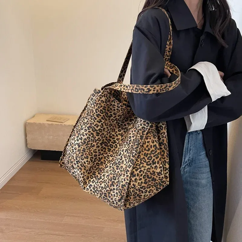 Tassen superhoge capaciteit vrouwen mode luipaard print canvas rugzak schouderbakken tas vrouw vrouwelijke handtas portemonnee reistas tasje tasje