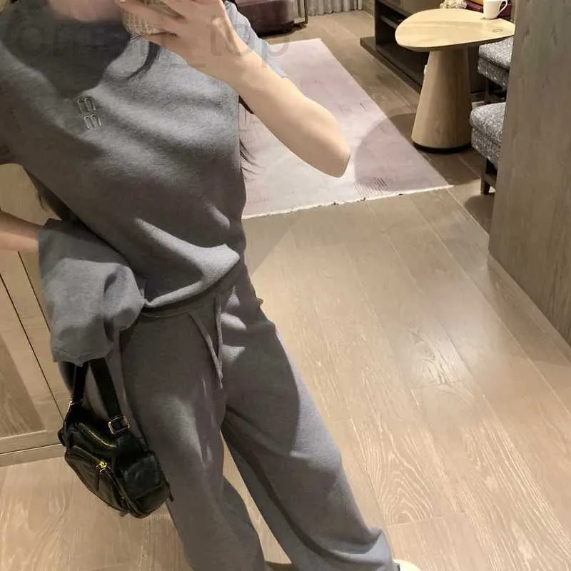 Women's Two Piece Pants Designer 24ss New Miu Home Advanced Grey Lazy and Exquisite Short Sleeve Knitted Cardigan Wide Leg Three Set KNQF