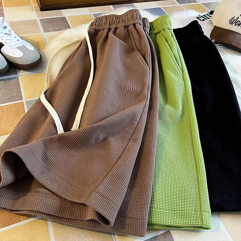 Большой размеры мужские модные шорты бренд повседневная вафельная роскошная роскошная рыбалка многоцветные краски мужская коленная уличная одежда Бермудские шорты 240415