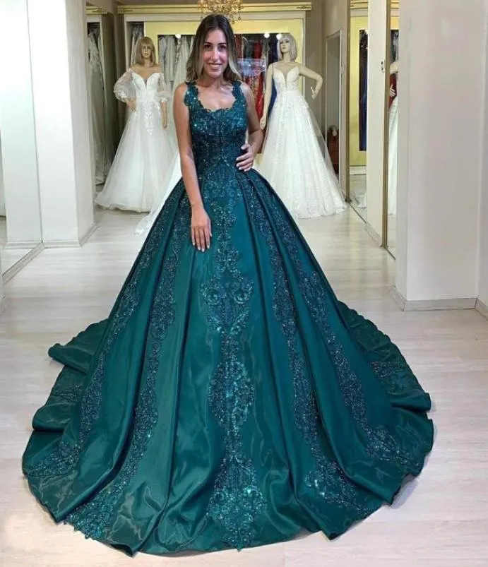 Perlenspitzen geschwollene Quinceanera Kleider 2020 Formal eine Linie Spaghetti -Gurt -Applikationen Pailletten Ruch Long Promi Celebrity Abendkleider3717073