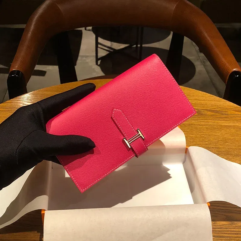Portefeuilles nouveaux portefeuilles de portefeuille de luxe plie en cuir à bandoulière avec du cuir de palmier pour hommes et femmes sac d'embrayage en gros