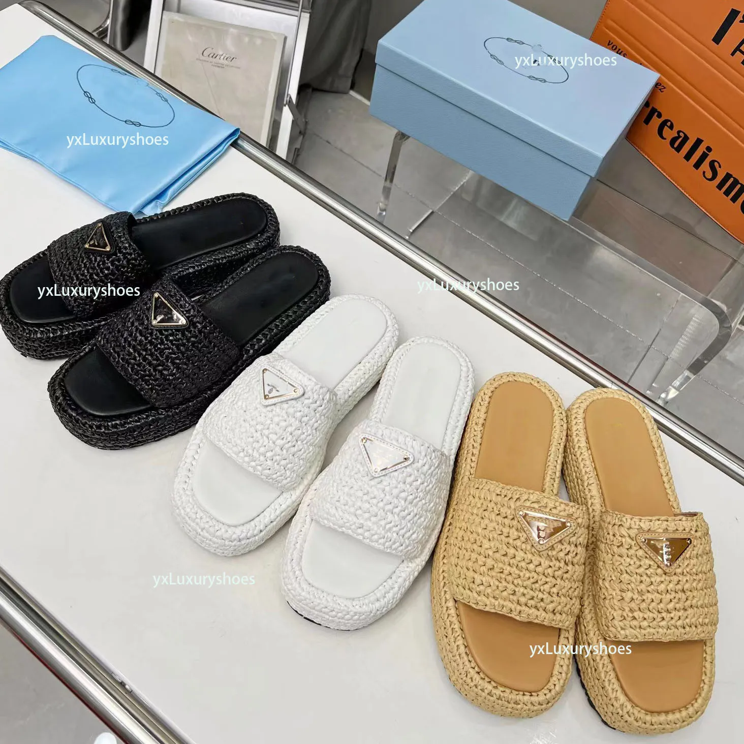 2024 Designer Shoes Italian Women's hand-woven summer Sandals Beach Luxury Classic Triangle Label Women's casual Flat slippers Flip-flops Women's sizes 35-41