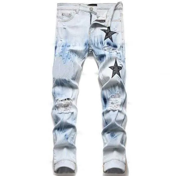 Mens Jeans European Jean Hombre Letter Star Men broderi lapptäcke rippade för trendmärke Motorcykelbyxa Mens Skinny1