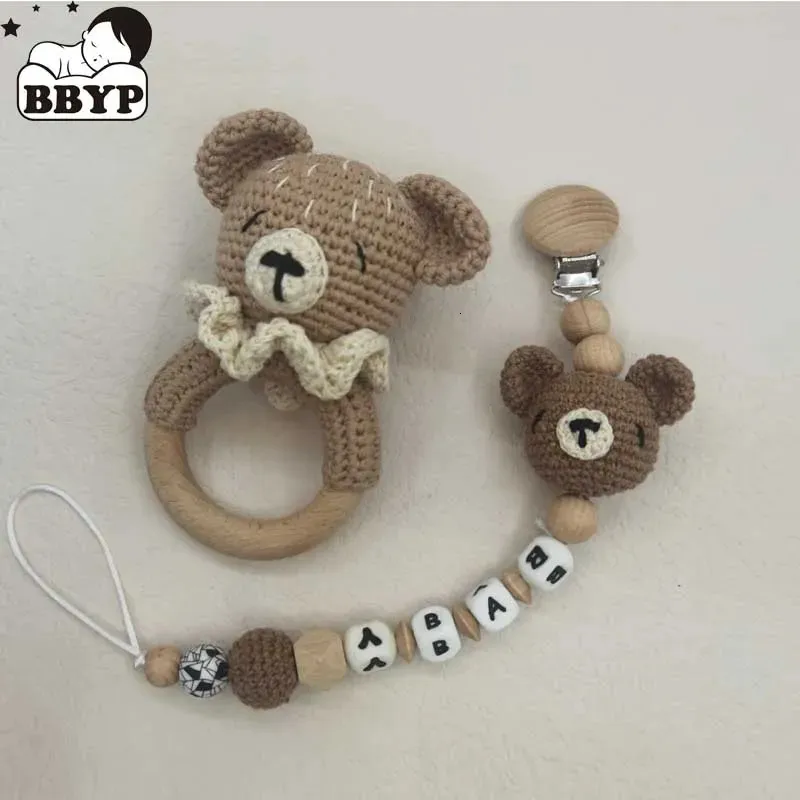 Baby Rattle Crochet Bear Teether med Bells Pacifier Chain Born Montessori Education Toy Troe Rings Toys 240407
