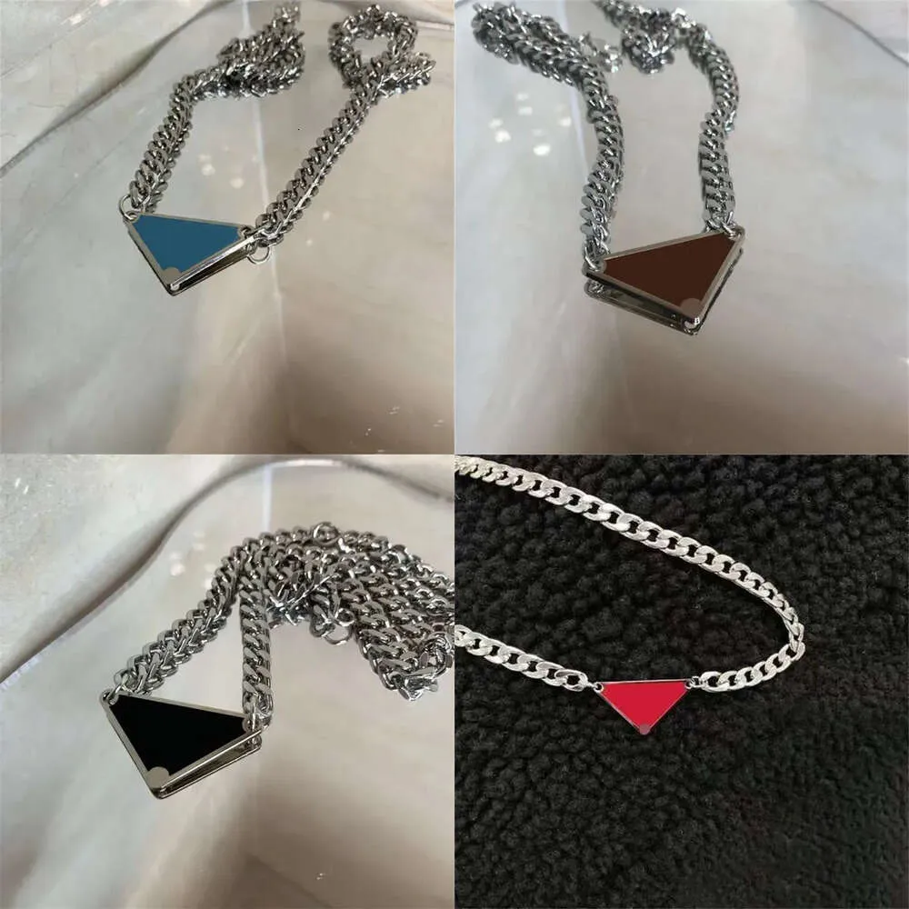 Sier Designer Color Mens Necklace Women Triangle Letters Love Trendy Punk Men Cool Street Womens Pendants Halsband Damer Chains Jewlery S S S S S s