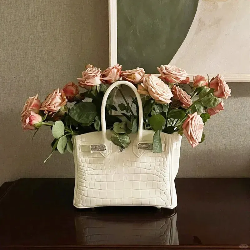 Bags Nordic Brand Flower Vase Resin Handbag Design Wedding Desk Art Ornament Home Decor plant pot Interior accessories 240110
