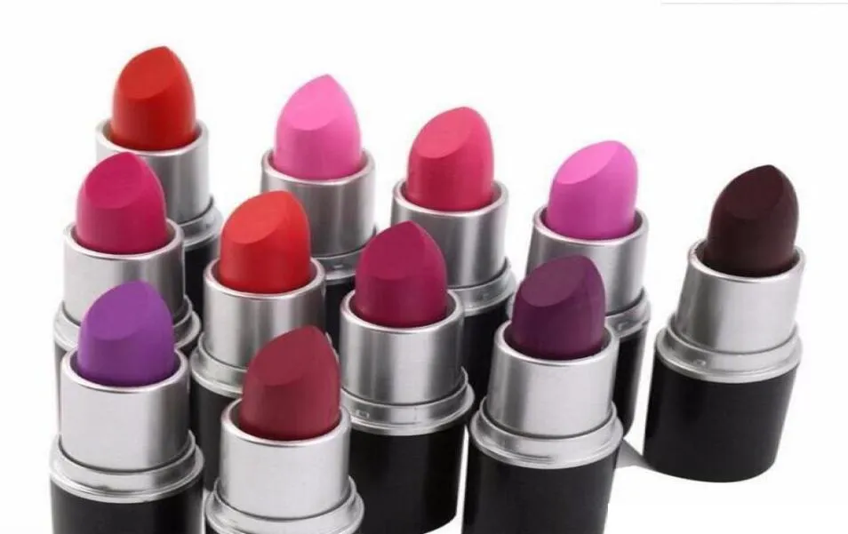 2020 Ny matt läppstift M Makeup Luster Retro Lipsticks Frost Sexig Matte Lipsticks 3G 24 färger Läppstift med engelska namn2551307