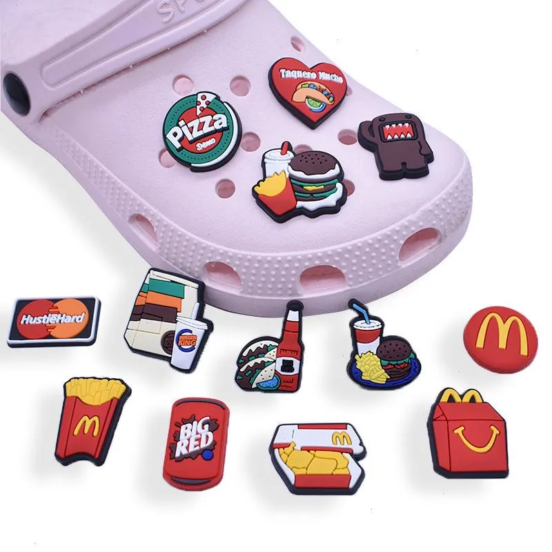 Charmos de anime Memórias de infância por atacado Fast Food Drink Charms Acessórios para calçados PVC Decoração de fivela de borracha macia Charmos