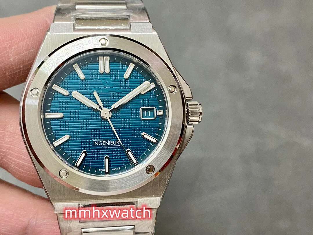 V7 Factory Watch har en diameter på 40 mm och en tjocklek av 10,7 mm med en 2892 SW300 helautomatisk mekanisk rörelse Sapphire Glass Mirror
