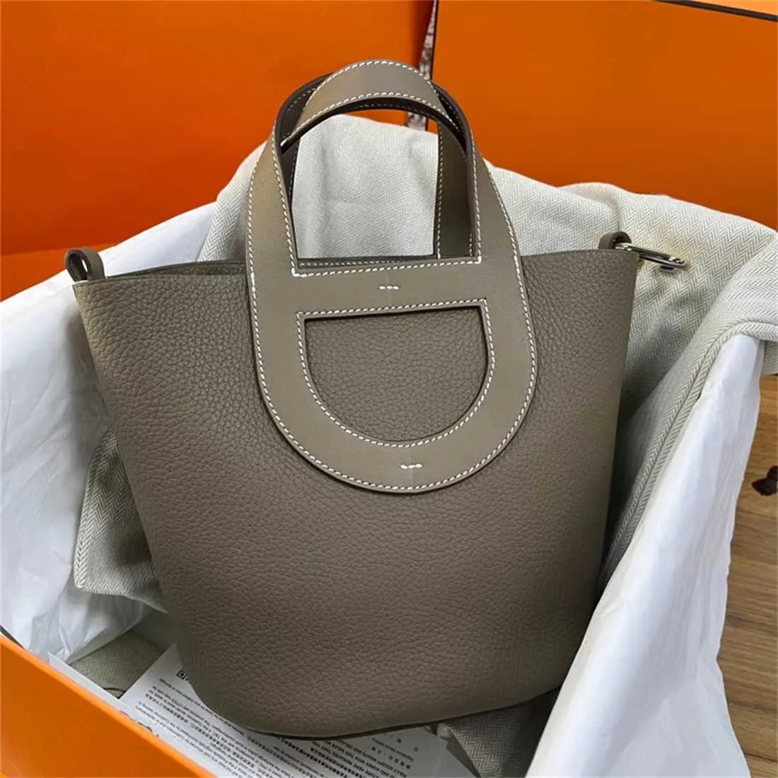 Tote bag genuine leather New Pig Nose Vegetable Basket Bag TOGO Top Layer Cowhide Large Capacity Portable Water Bucket Bag Commuter Womens Bag