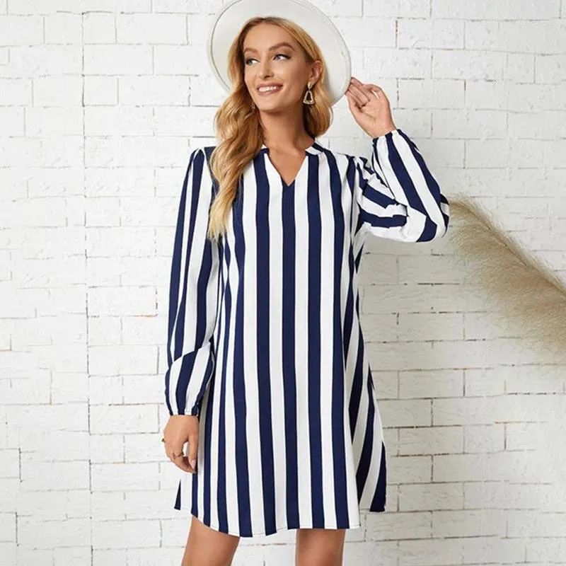 Abiti casual Summer Women Elegant Striped Maniche lungo Abito da spiaggia blu 2024 Autunno Controllo Pallover a V-Neck Mini XL