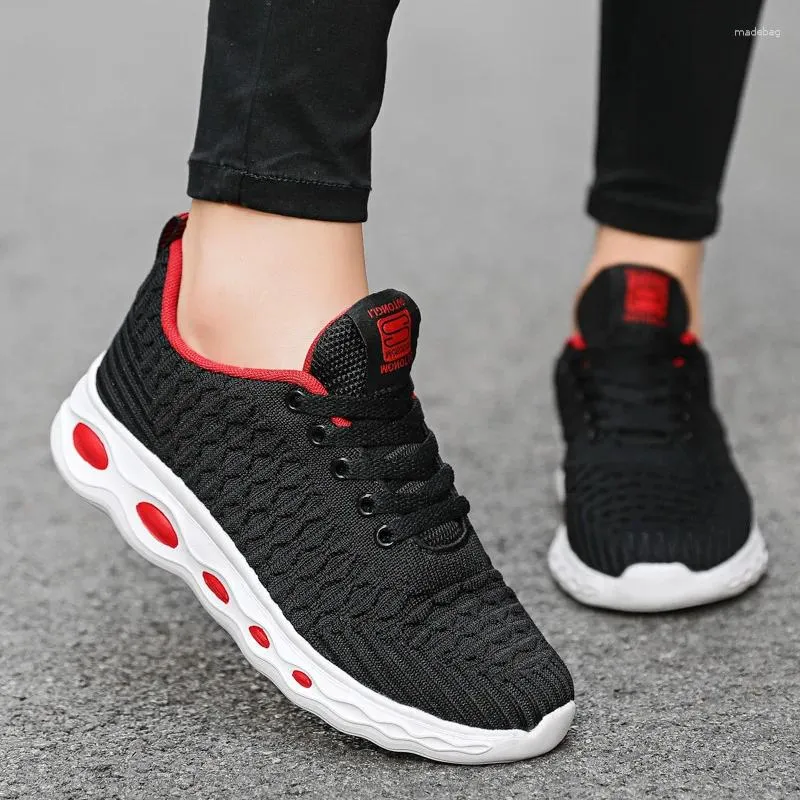 Lässige Schuhe Frauen Sneaker 2024 Herbstplattform Sport atmungsaktiven Lauftrainern Ladies Chunky Sneakers