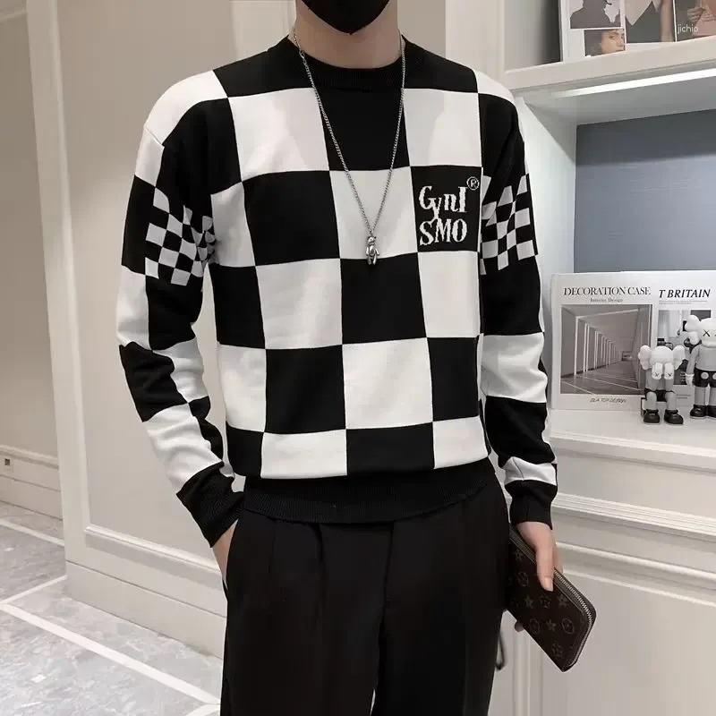 メンズセーター2024秋の豪華な英国の白黒の格子縞の長袖ニットセーター