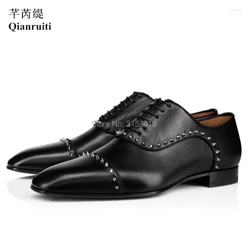 Chaussures habillées Produit des hommes en cuir Tendance Rivet Decoration Fashion Fatwalk Footwals Lacet-Up