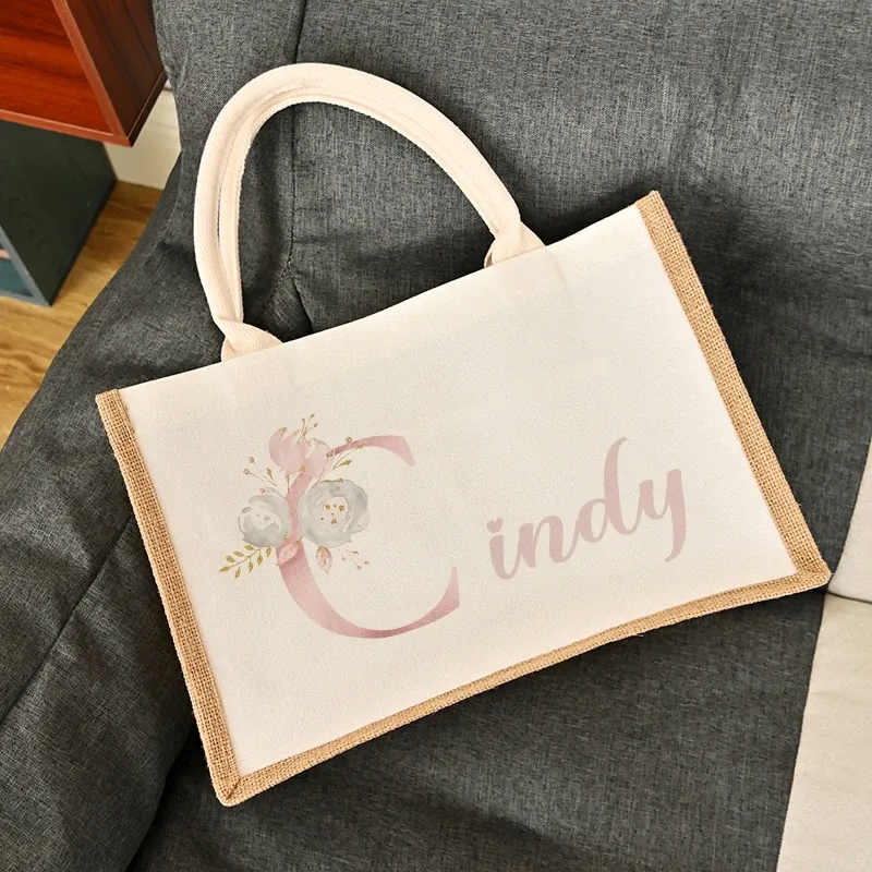 Sacs personnalisés personnalisés de demoiselle d'honneur personnalisé cadeaux de cosmétiques sacs de voyage Burlap Burlap Weddal Bachelorette Party Favors Bags de jute