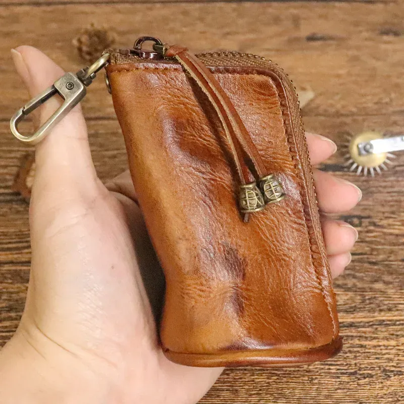 Portefeuilles Vintage Handgemaakt lederen Key Case Male Vegetable Bruid Lederen Taille Hangslot Key Case Nieuwe gepersonaliseerde emmer Kleine munten Purse