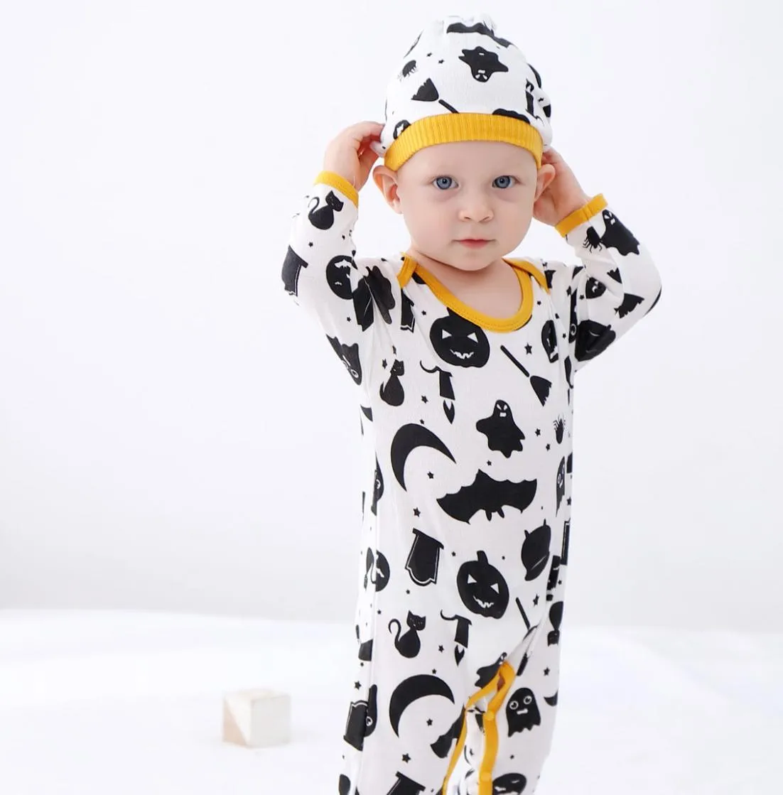 Babys Designer Crawling Suits Boys Childrens Wear Halloween Pumpkin Letter Printing Dress Hat Coverall Letter Print Clothes for 3690316