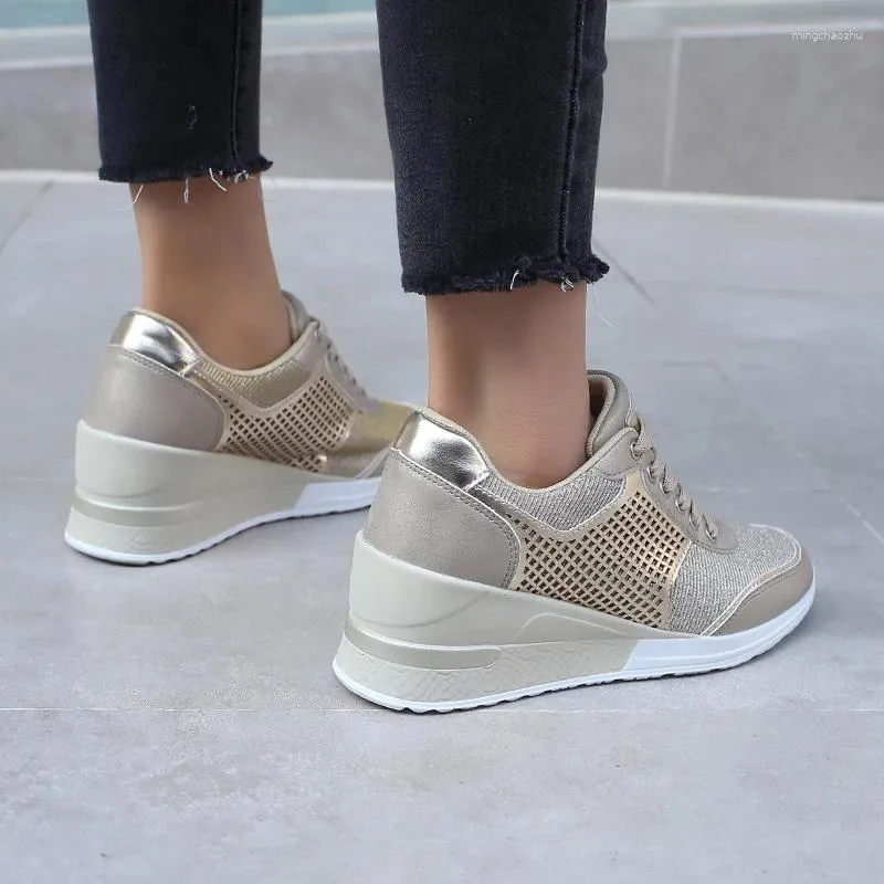 Casual Shoes 2024 Kvinnors höjd ökar 6,5 cm promenad bekväm plattform sneakers guld silver dam fotväder märke