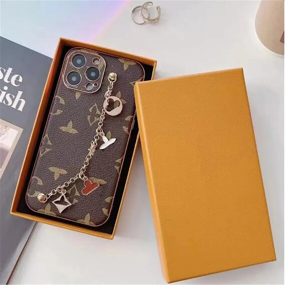 Phone Case Fashion Designer iPhone Case for iPhone 15 Pro Max Cases iPhone 14 13 12 11 Pro Max XR XS XsMax 7 8 Plus 14 Plus Luxury Metal Wristband Mobile Cover