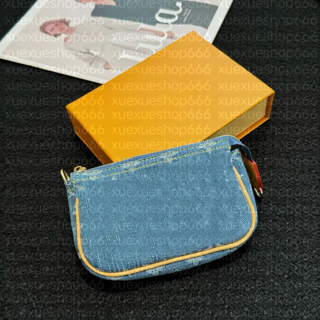 Tasarımcı Çantalar Kadın Kilit Cüzdanlar Mikro Mini Yastık Çantaları Denim Torama Çantaları Lüks Tasarımcı Mini Kova Çantaları Bayanlar Madeni Para Çantalar Anahtarlık Çiftler Çantalar Kolye Takılar