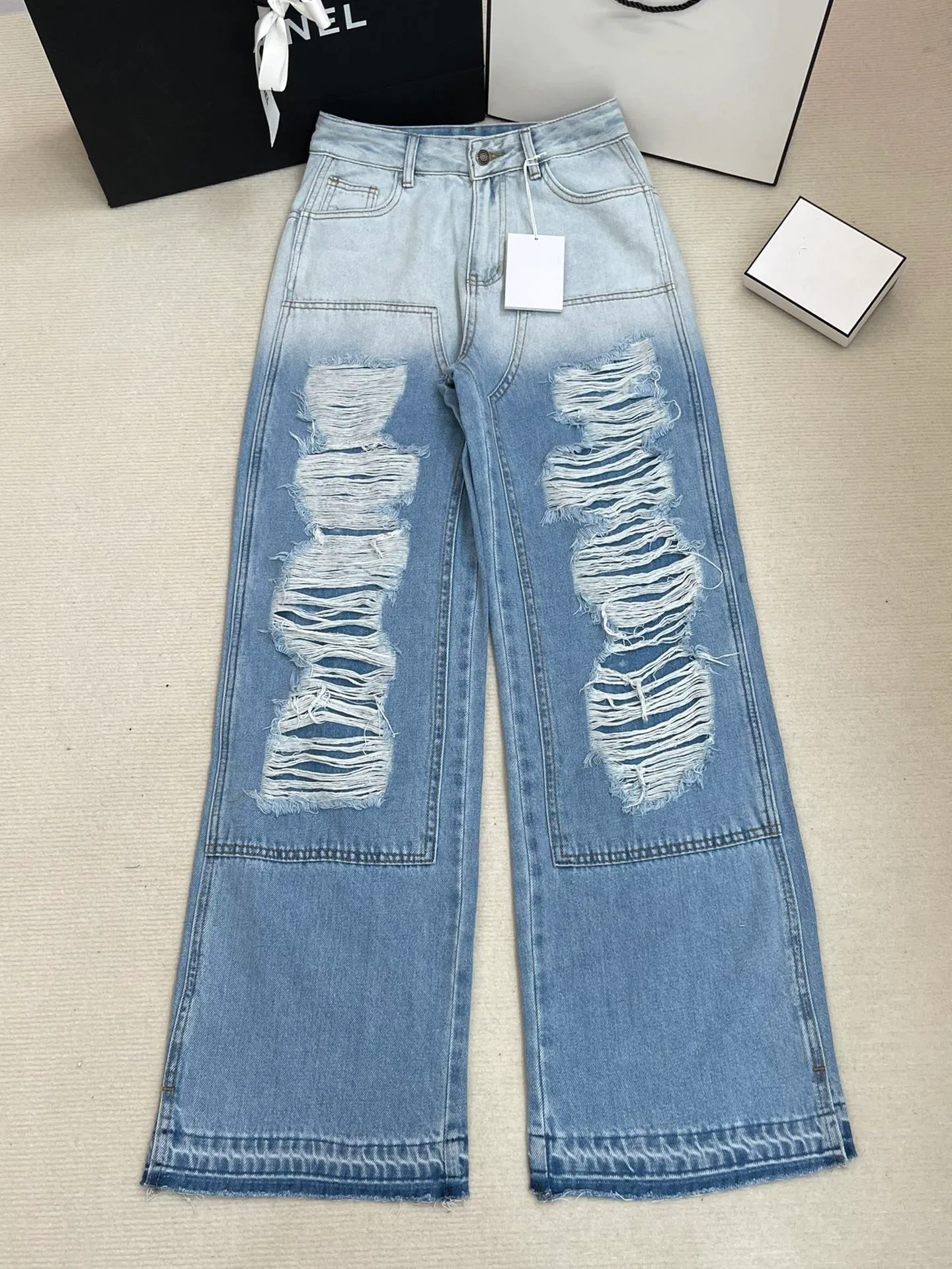 Damesontwerper jeans gradiënt scheurde rechte jeans buiten knie gescheurd en rafelde eenvoudige rechte jeans voor vrouwen