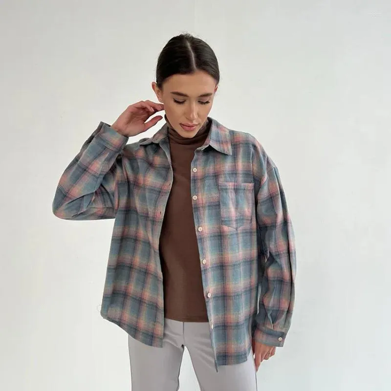 Kvinnors blusar Polyester Cotton Plaid Shirt Spring and Summer European American Loose Commuter Lapel Cardigan Långärmad