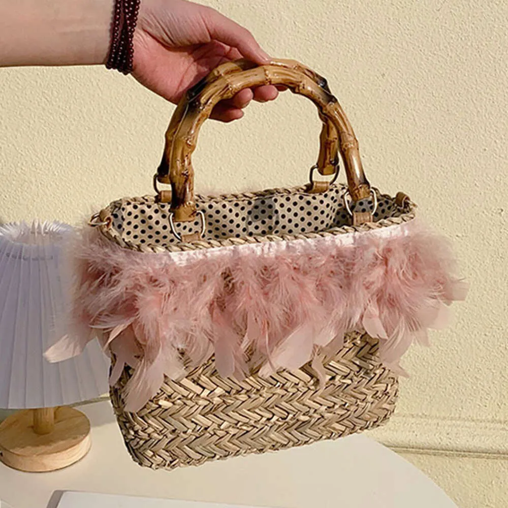 Bohemian Feather Straw Bag Handväska Designer Bambuhandtag Korgväska axelväskor för kvinnor 2023 Resor vävda rotting strandväskor