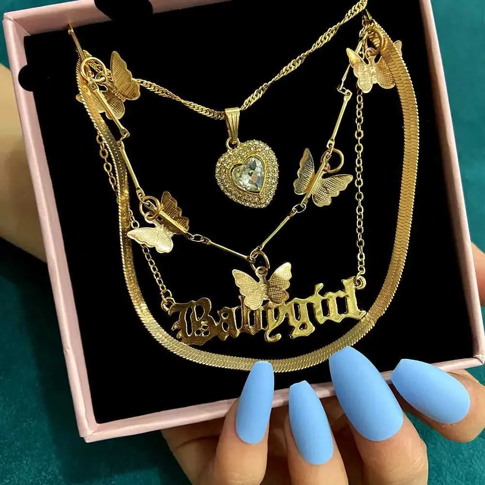 Hangende kettingen 4 stks gouden kleur meerlagige ketting sieraden vlinder letter kristal hart hangers choker ketting trendy boho nieuwe ketting geschenken y240420