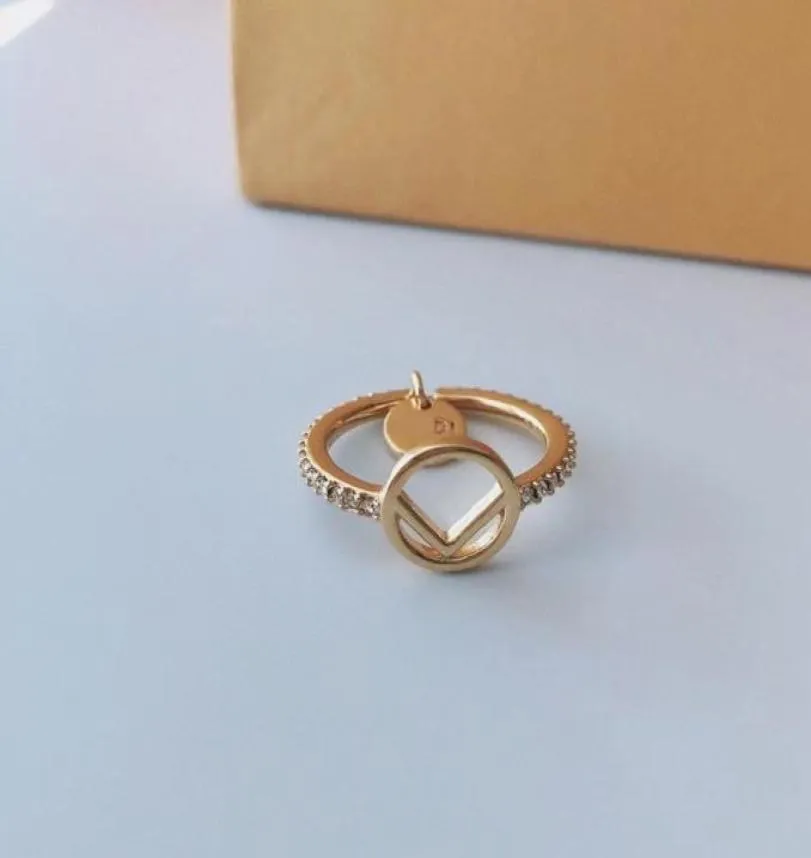 Anneau de mode Luxury Designer Diamond Lettre F Anneaux Bijoux Engagements pour les femmes Love Ring F Brand Gold Ring Colliers Top Qualit3297377