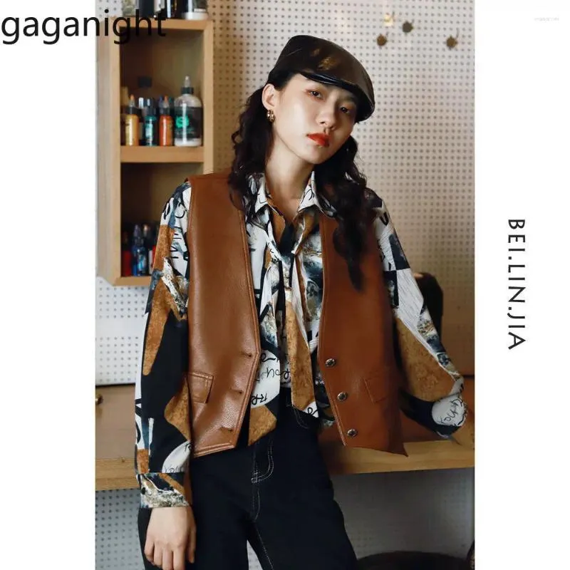 Kvinnors västar Gaganight Women V Neck Brown Pu Leather Vest 2024 Spring Autumn Chic Retro Loose Miversatile Sleeveless Coat Short Jacket