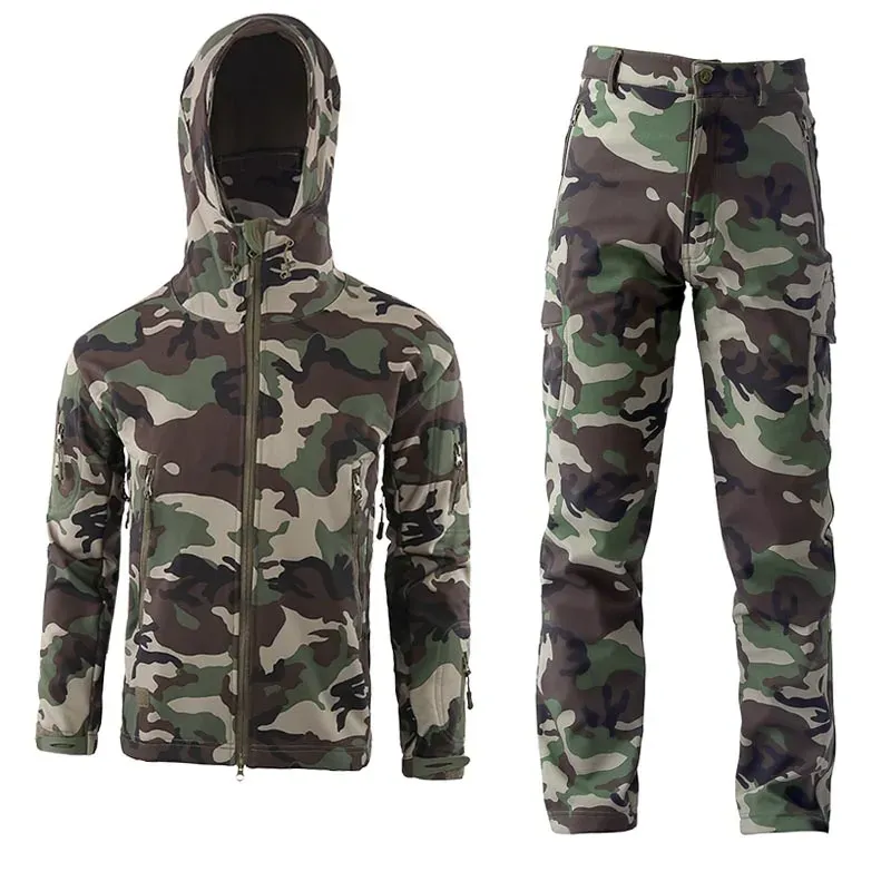 Sets Outdoor Realtree Camouflage/Hunting Clothes Shark Skin Soft Shell Breathable Windproof Waterproof Hooded Hunting/Hiking Suits