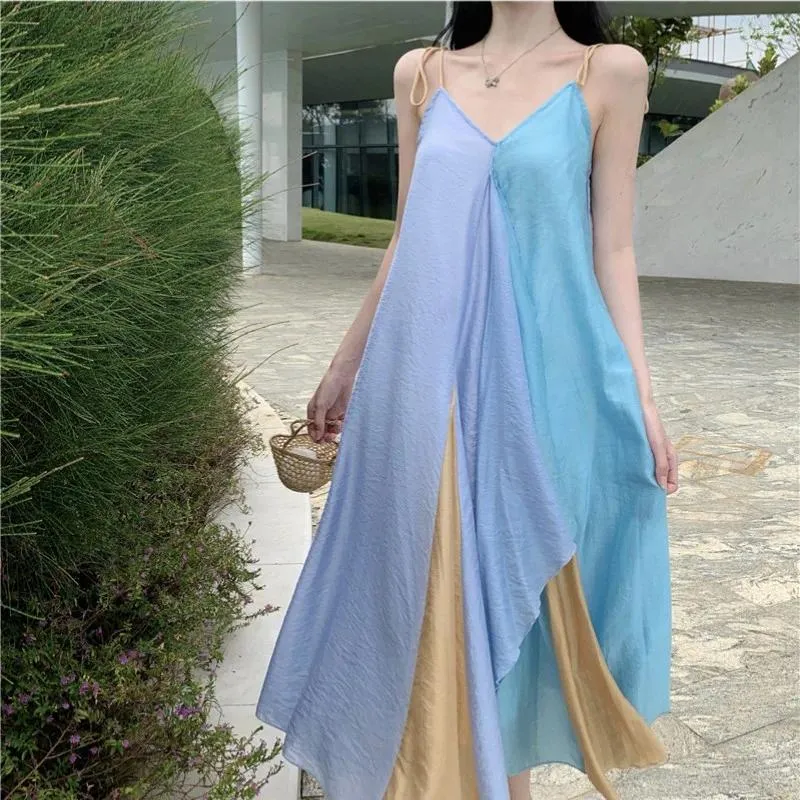 Vestidos casuais vestido de suspensório de bloqueio de cor dopamina para o verão feminino, estilo francês deslumbrante à beira -mar exclusivo de retalhos