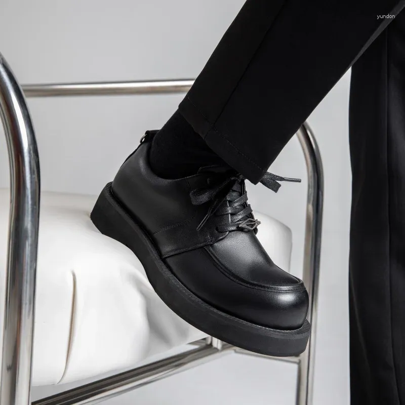Casual Shoes 2024 Men äkta läderplattform Oxfords tjockt tottom manlig derby högkvalitativ snörning affär
