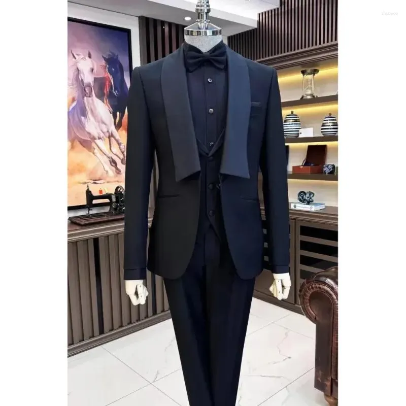 Мужские костюмы мода Сплошные мужчины черная шаль отвороты с одной кнопкой 3 пьеса элегантный банкетный ужин свадебный смокинг (брюшные брюки)