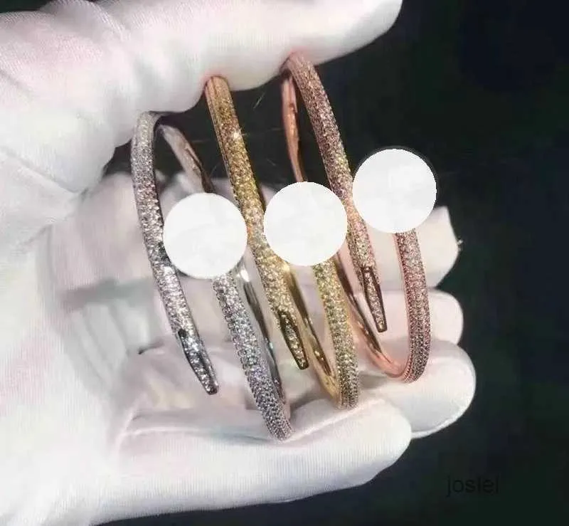 Lyxdesigner armband guld och silverarmband 18K guld nagelarmband unisex manschettarmband titanlegering plätering av guldteknologi kommer aldrig att blekna