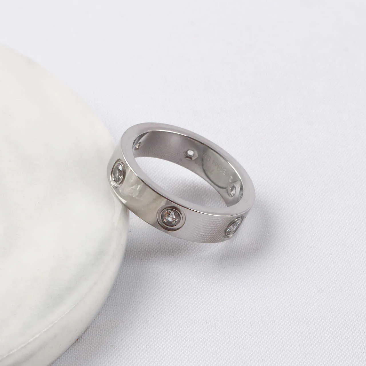 Designer Trendy Carter 6 diamond ring color love titanium steel electroplating 18K gold tide style 4MBT WTPQ