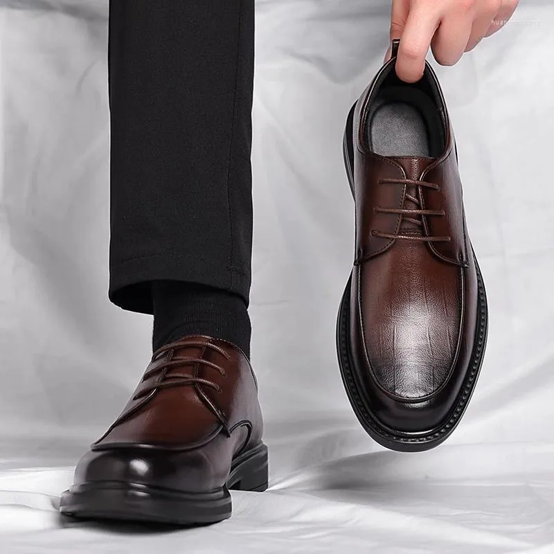 Chaussures décontractées All-Match Men Mode en cuir Mariage Vintage Footwear Classic Male Business Oxfords