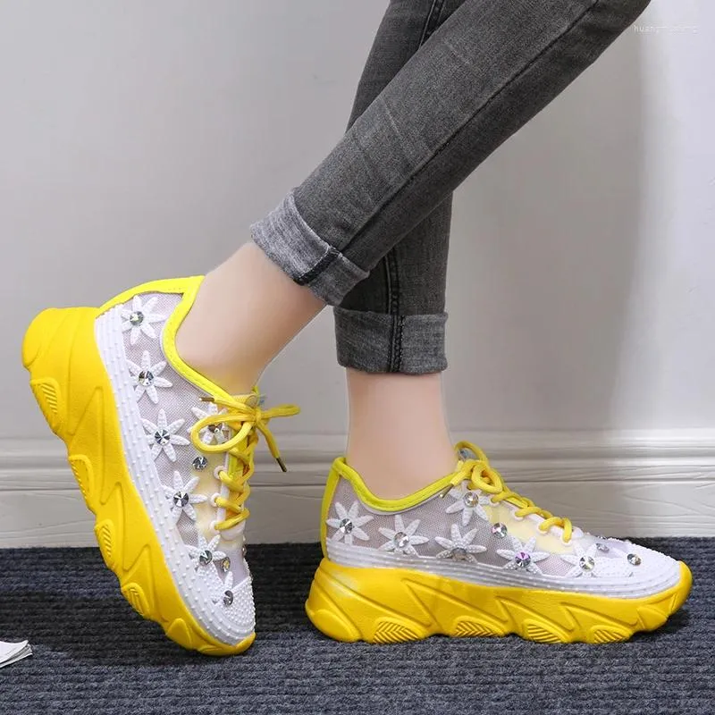 Fitnessskor kvinnor plattform sneakers lady varumärke kilar vulkanisera mesh vit chunky mode kristall blommig avslappnad