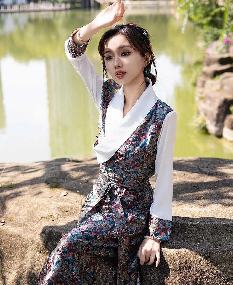 OrientTown Women's Long Gown Robe with Lapel Collar - Traditional Tibetan Bola broderie anglaise dress for Travel and Special Occasions OrientTown Women's Long Gown Robe with Lapel Collar - Traditional Tibetan Bola broderie anglaise dress for Travel and Special Occasions