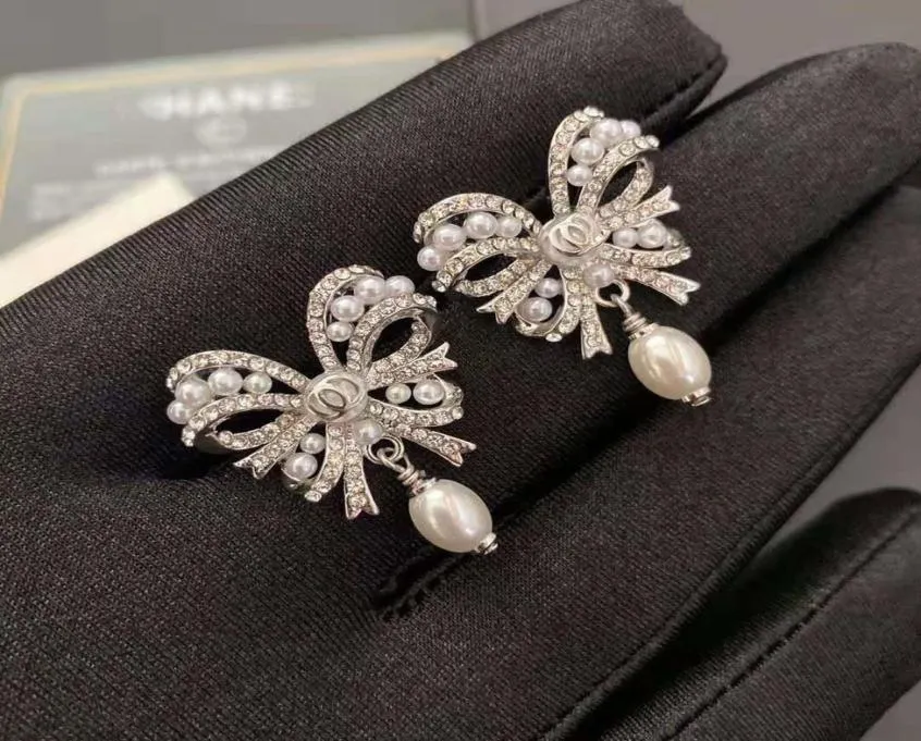 Cuff 2021 Xiaoxiang legant Bow Drop Drop Pearl Necklace Medive Fashion أقراط النساء 8575559