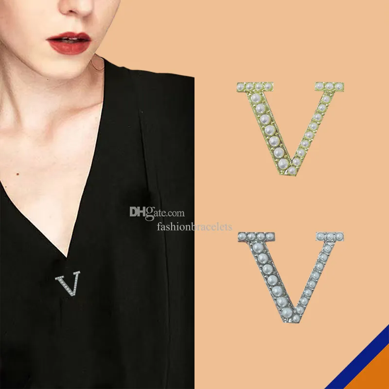 Broche pin ontwerper v luxe revers sieraden Bijoux accessoire diamant parel alphabet klassiek goud zilveren messing nieuw mode hoogwaardige vrouwen mannen gratis verzending