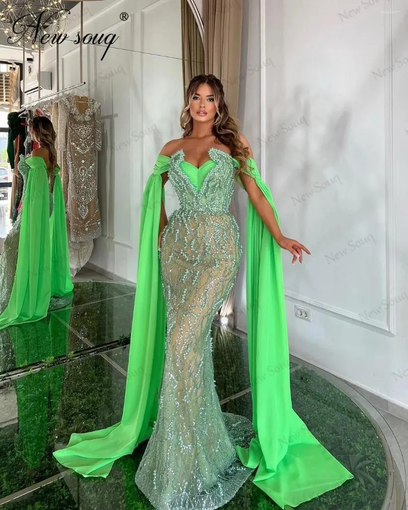 Partykleider Chiffon Green Langarmes Berühmtheit mit Perlen Sonderabschluss