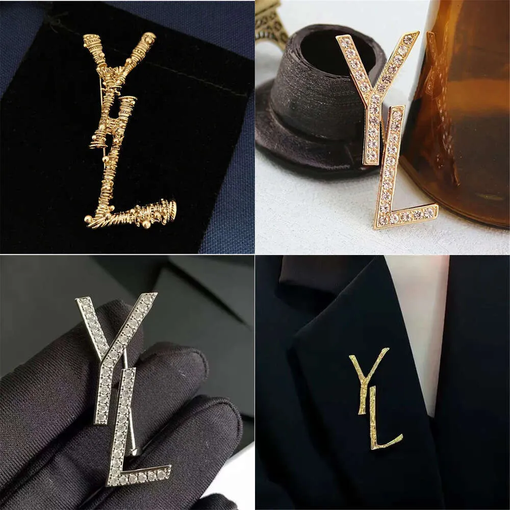 Tasarımcı Altın Mektup Erkekler ve Kadınlar İçin Broş Pimi, 4*7cm takım elbise pimleri, moda mücevher s,