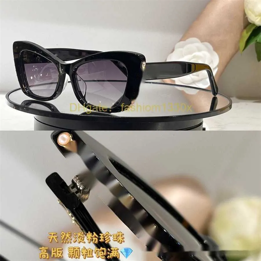 Lunettes de soleil de la marque de luxe de luxe de haute qualité de haute qualité pour les femmes de perle de perle de haute qualité, les lunettes de soleil des créateurs de perles sont résistants aux UV et aux radiations