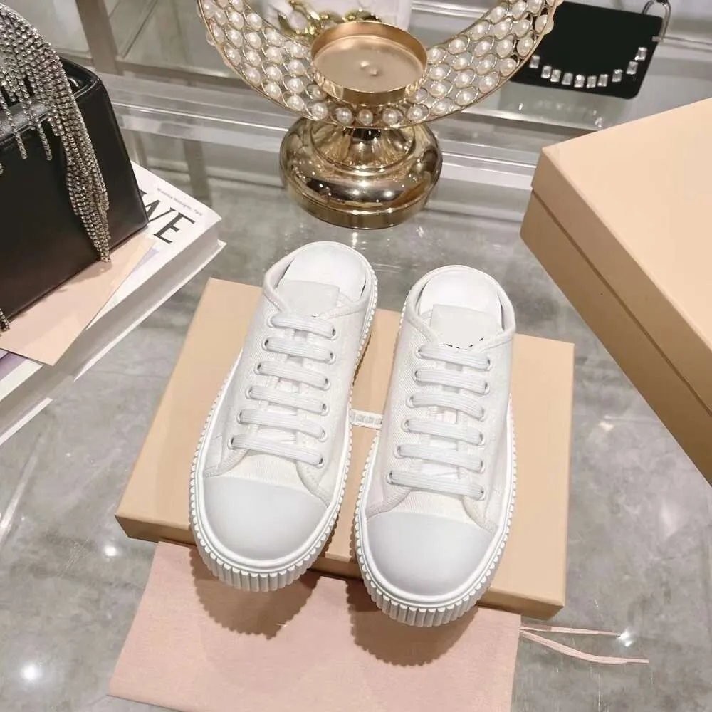 Guangzhou M Family 2024 Thick Soled High Rise Canvas Biscuit Little White Shoes Women's Leisure Baotou Lazy Matsuke Half Trailer