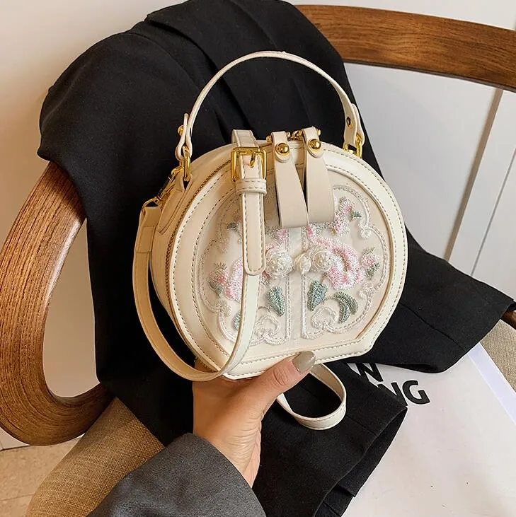 Ventes d'usine Sac à bandoulière Small Fresh Palace Fan Broidered Handbag Sweet Lady Round Fashion Messenger Sac Trend Lace Girl Handbag 1910 #