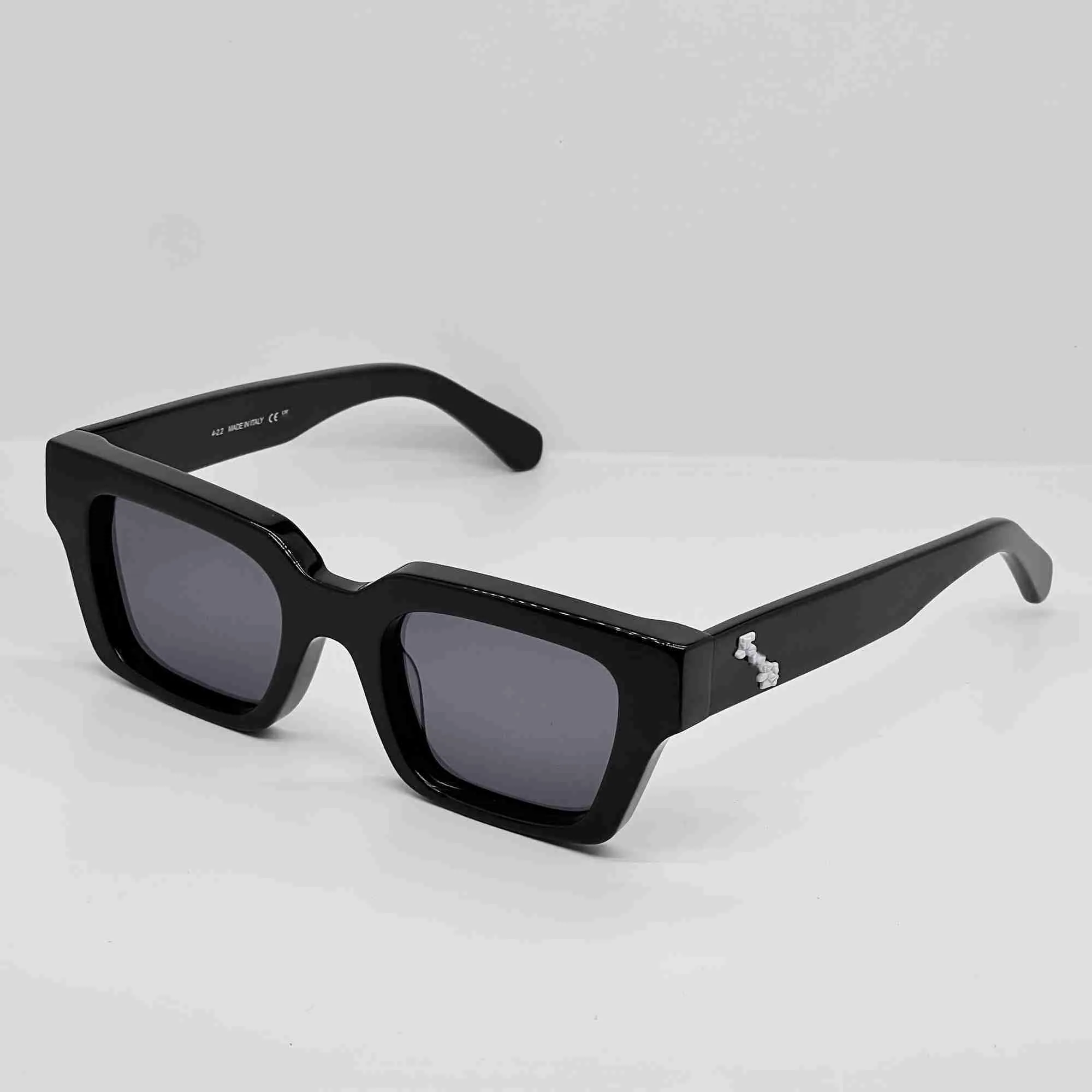 008 Virgi Mens Menses de sol polarizados para homens homens mulheres Moda feminina Virgil Retro Eyewear UV400 Lentes de proteção espessadas com quadros com caixa original V0Z6