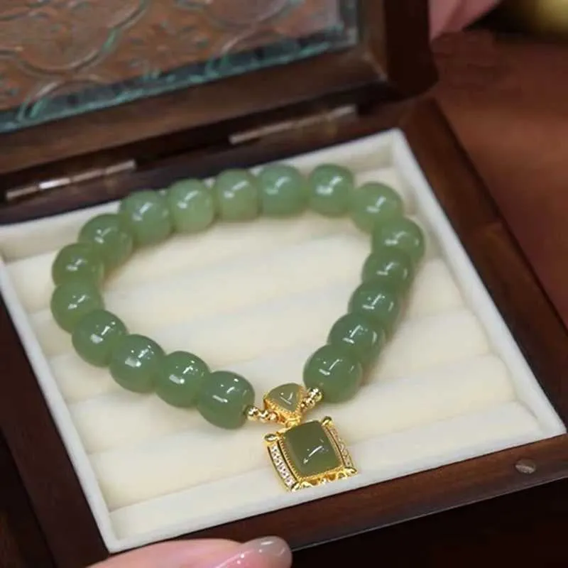 Kedja kinesisk stil retro imitation jade pärlstav armband fyrkant Rhinestone hänge armband för kvinnor ljus lyx smycken gåva 1 stycke y240420